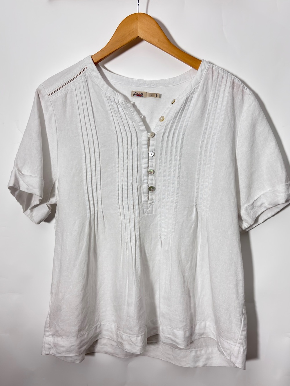 Fatherly Women's White Pintuck Linen Short Sleeve Button V-NeckTop Large